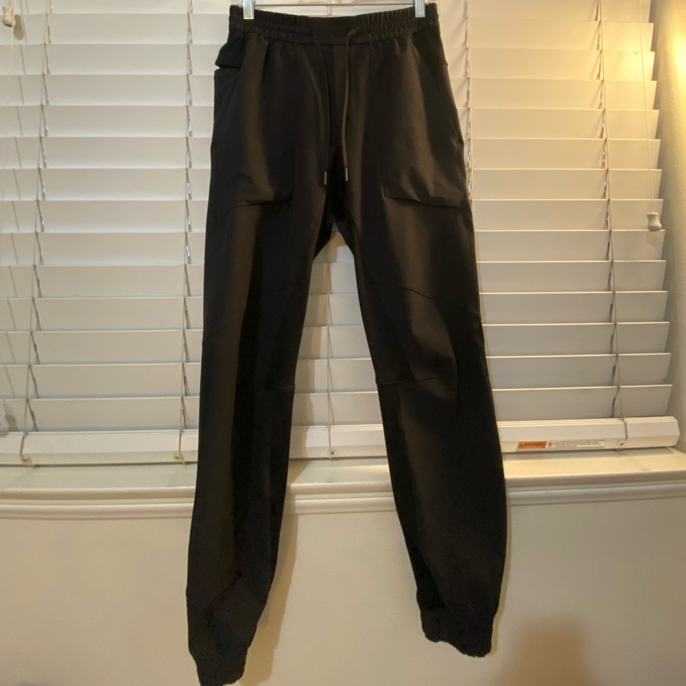 LULULEMON! LICENSED TO TRAIN JOGGER!